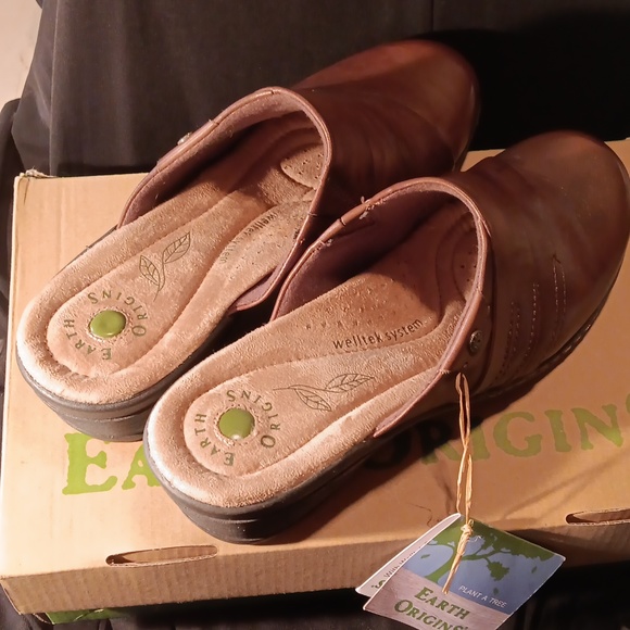 Shoe's - Picture 3 of 5